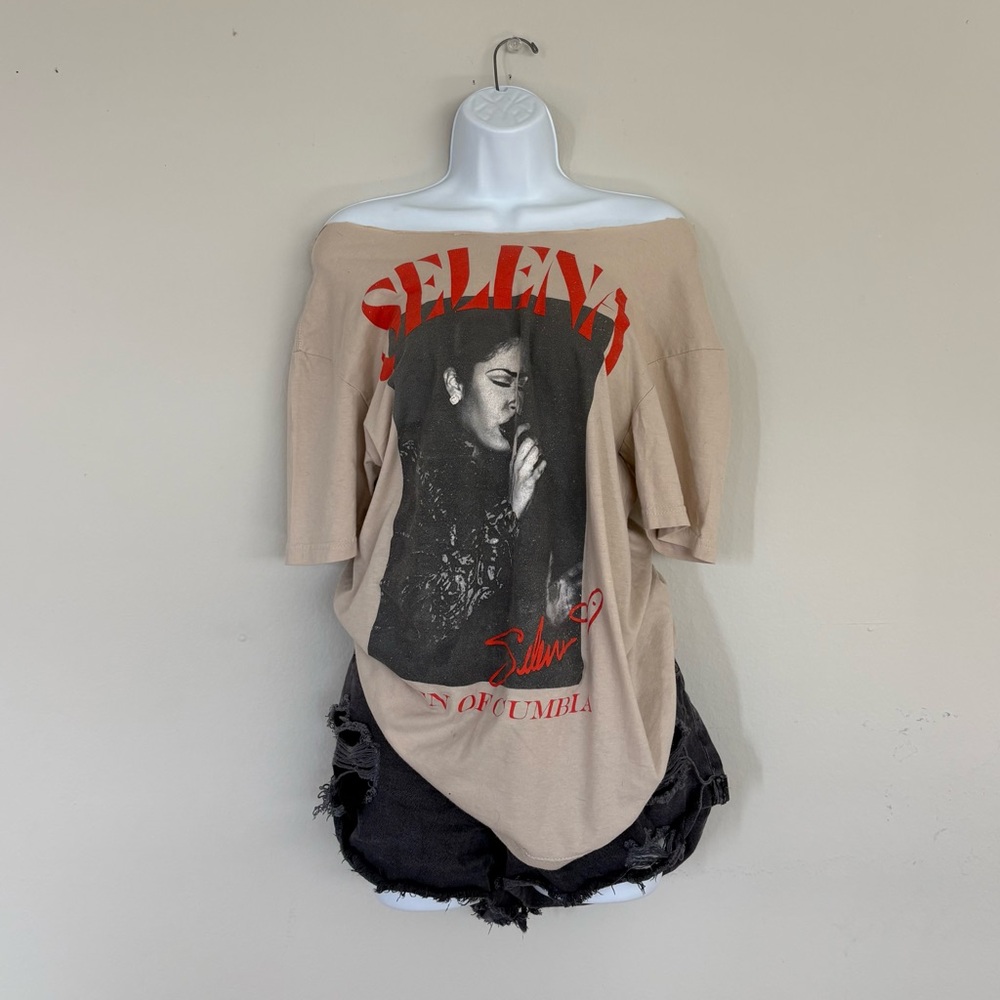 Selena Quintanilla Vintage Style Graphic Band Tee